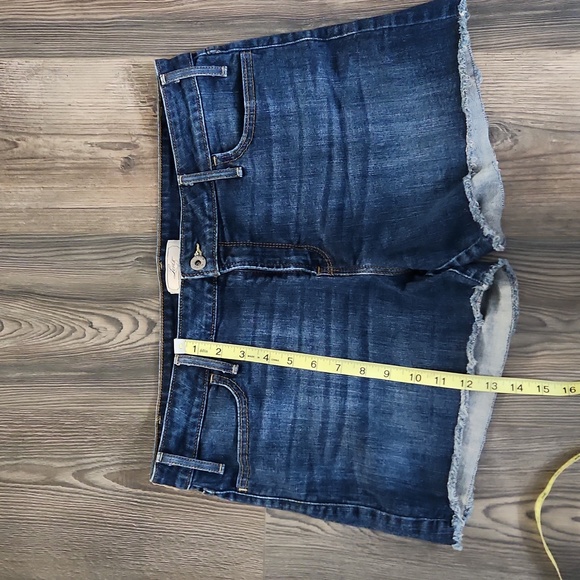 Levi's Jean Shorts - Picture 2 of 7